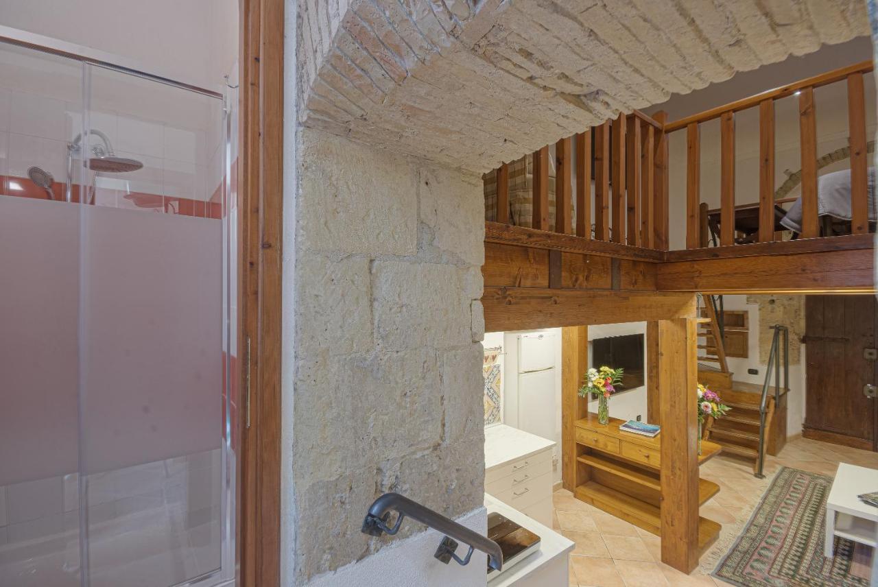 Right House - Small Garden In Old Town - Historical Castle District 칼리아리 외부 사진